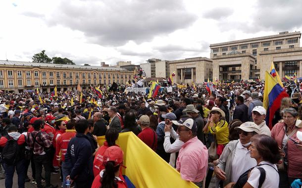 Manifestantes protestam contra propostas de reformas do presidente colombiano, Gustavo Petro 
15/02/2023
REUTERS/Nathalia Angarita