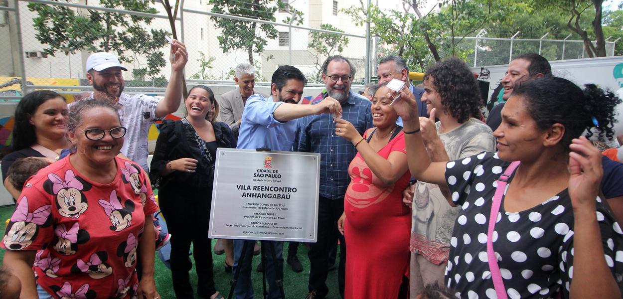 Prefeito Ricardo Nunes entrega Vila Reencontro Anhangabaú no centro de São Paulo. 16.02.23