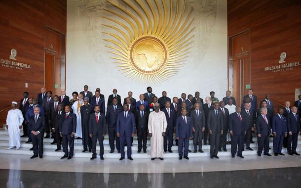 Chefes de estado africanos posam para uma foto de grupo junto com Antonio Guterres, secretário-geral das Nações Unidas, durante a abertura da 36ª Sessão Ordinária da Assembleia da União Africana na Sede da União Africana em Adis Abeba, Etiópia, 18 de fevereiro de 2023