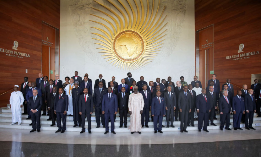 Chefes de estado africanos posam para uma foto de grupo junto com Antonio Guterres, secretário-geral das Nações Unidas, durante a abertura da 36ª Sessão Ordinária da Assembleia da União Africana na Sede da União Africana em Adis Abeba, Etiópia, 18 de fevereiro de 2023