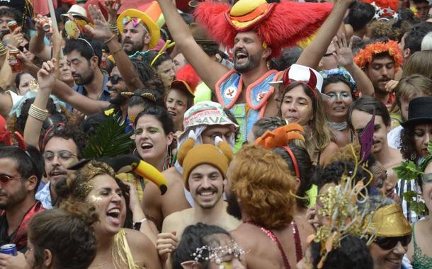  Folies curtem o Baile Multicultural do Cord㯠do Boitatᬠna Pra硠XV