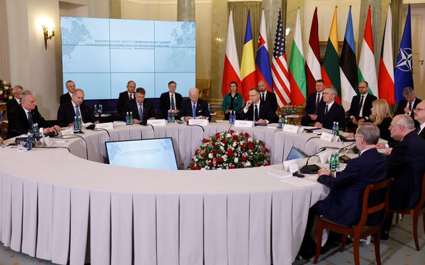 Presidente da Polônia, Andrzej Duda, secretário-geral da Otan, Jens Stoltenberg, presidente dos EUA, Joe Biden, presidente da Romênia, Klaus Iohannis, e outros líderes participam de cúpula do grupo Bucareste 9 durante visita de Biden à Polônia pouc