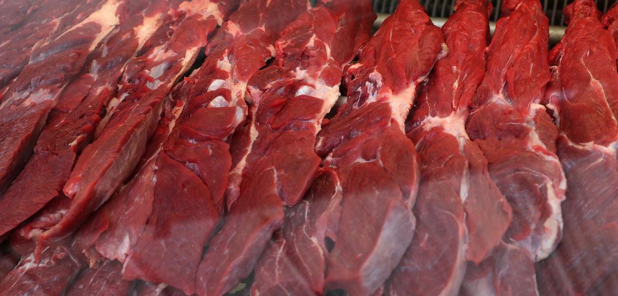 Brasil suspende exportações de carne bovina à China com confirmação de caso de "vaca louca" 19/10/2019