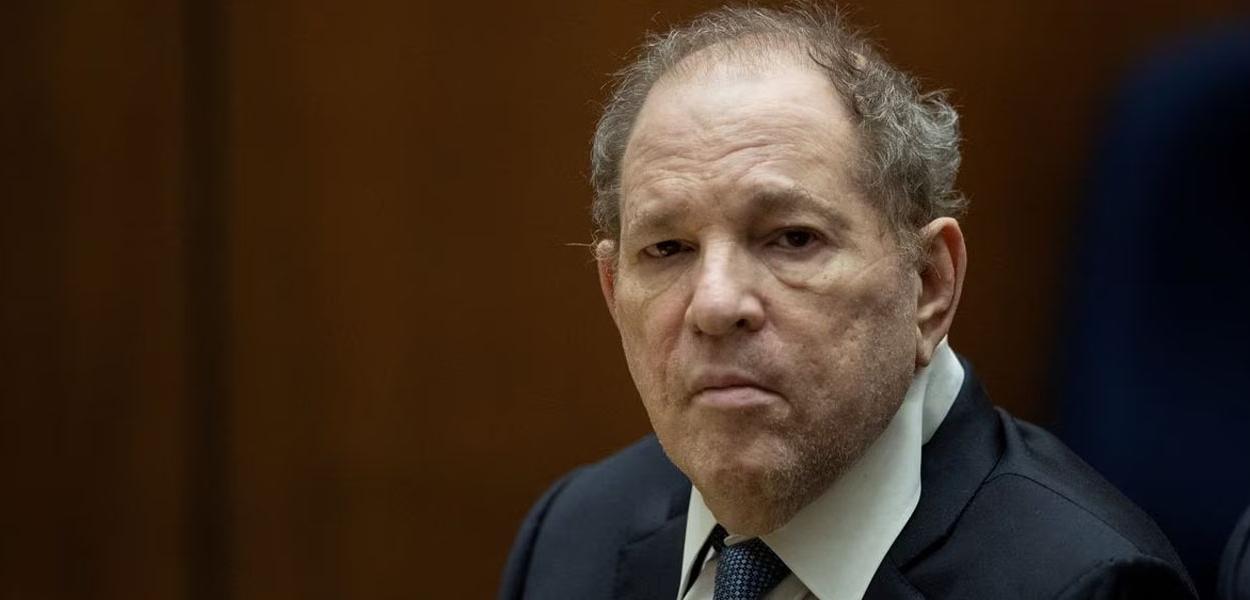 O ex-produtor de cinema Harvey Weinstein compareceu ao tribunal no Clara Shortridge Foltz Criminal Justice Center em Los Angeles, Califórnia, EUA, em 04 de outubro de 2022. Harvey Weinstein foi extraditado de Nova York para Los Angeles para enfrentar acusações relacionadas a sexo