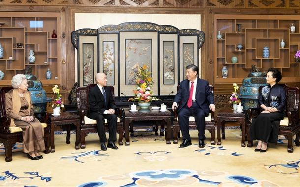 (230224) -- BEIJING, Feb. 24, 2023 (Xinhua) -- Chinese President Xi Jinping and his wife Peng Liyuan have a cordial meeting with Cambodian King Norodom Sihamoni and Queen Mother Norodom Monineath Sihanouk at the Diaoyutai State Guesthouse in Beijing, capital of China, Feb. 24, 2023. (Xinhua/Huang Jingwen)