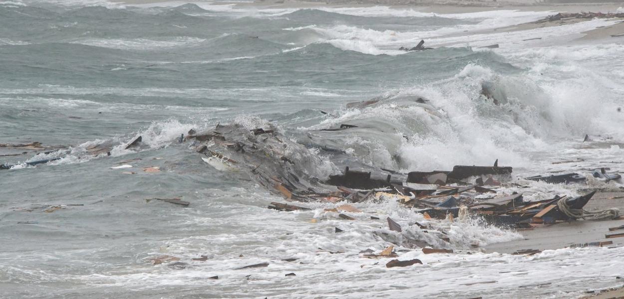 Naufrágio de migrantes no sul da Itália mata ao menos 59, incluindo 12 crianças