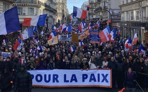 Franceses protestam contra a Otan