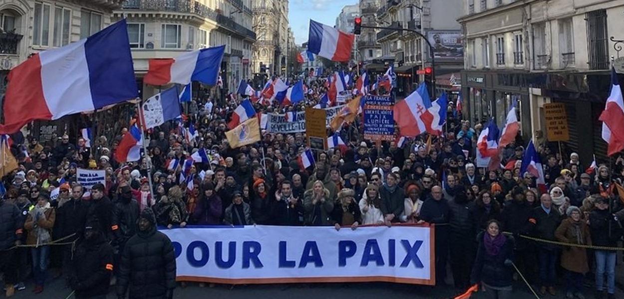 Franceses protestam contra a Otan