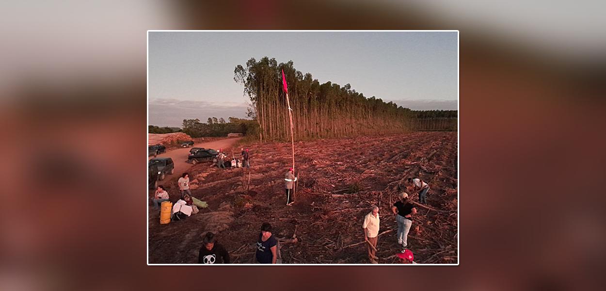 A ocupação das três áreas da maior empresa de celulose do país aconteceu simultaneamente durante a madrugada (Foto: MST-BA) A ocupação das três áreas da maior empresa de celulose do país aconteceu simultaneamente durante a madrugada