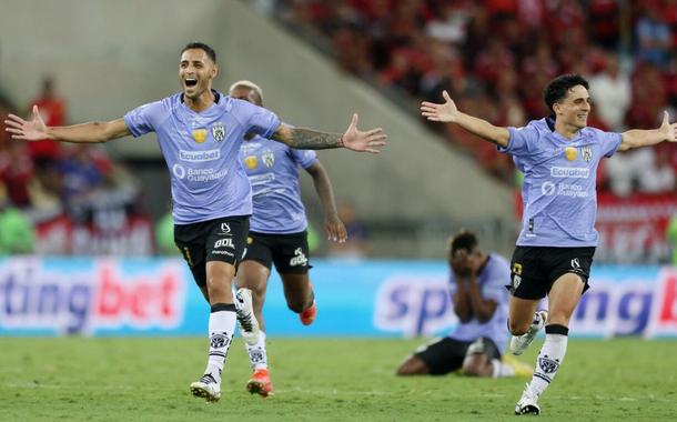 Del Valle comemora vitória sobre o Flamengo no Maracanã