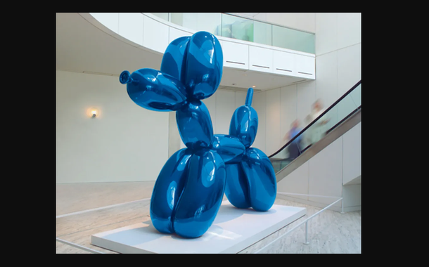 Antes do incidente acidental, a escultura de porcelana era conhecida como "Balloon Dog (Blue)".