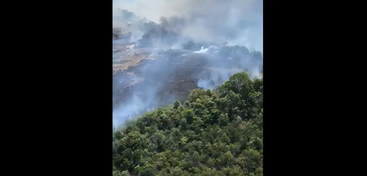 Incêndio após explosão em fábrica na capital alagoana (Foto: Reprodução) Incêndio após explosão em fábrica na capital alagoana
