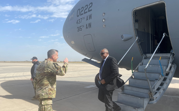 Secretário de Defesa dos EUA, Lloyd Austin, desembarca em Bagdá 07/03/2023