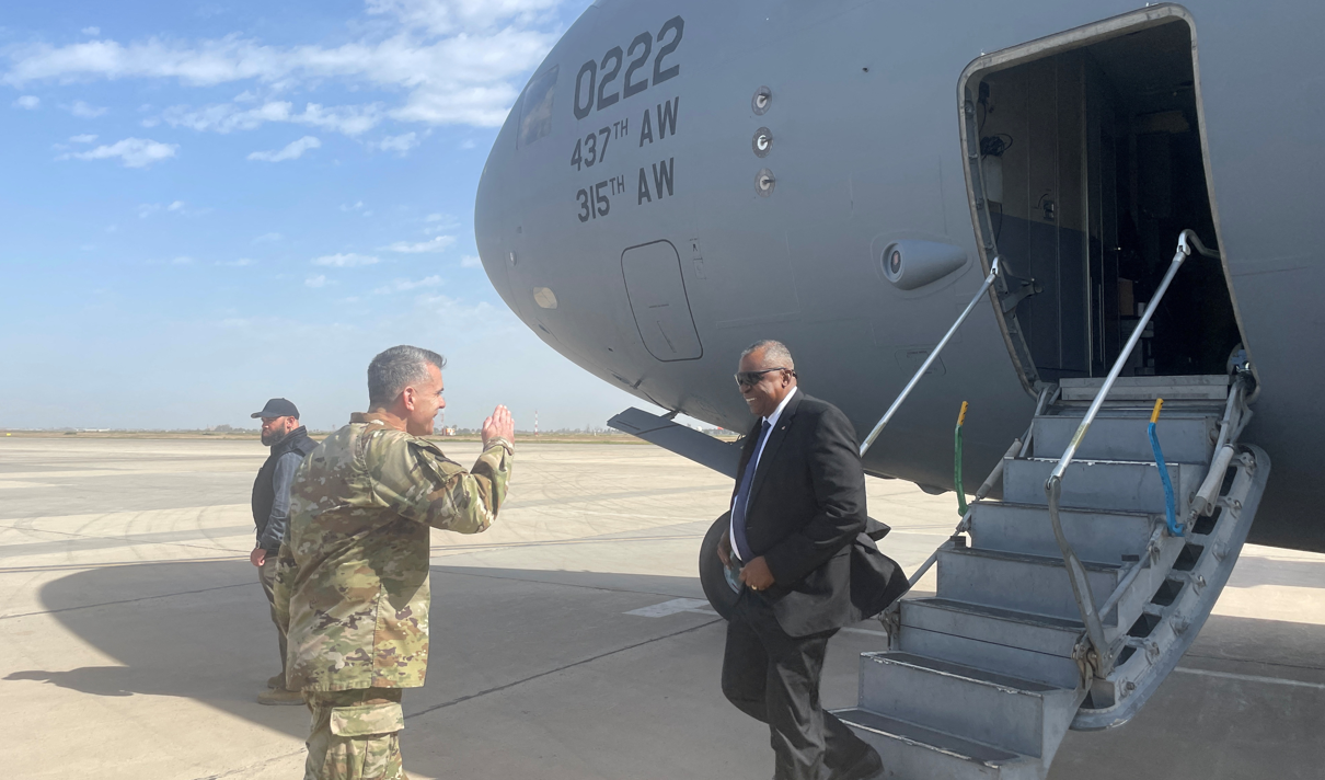 Secretário de Defesa dos EUA, Lloyd Austin, desembarca em Bagdá 07/03/2023