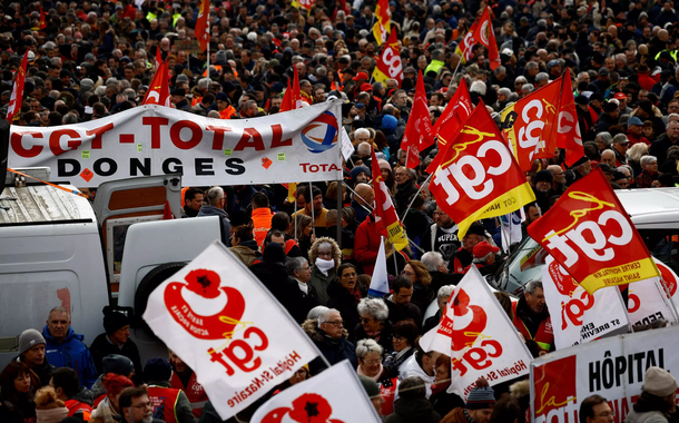 Governo Macron ignora revolya da população francesa e mantém reforma da Previdência