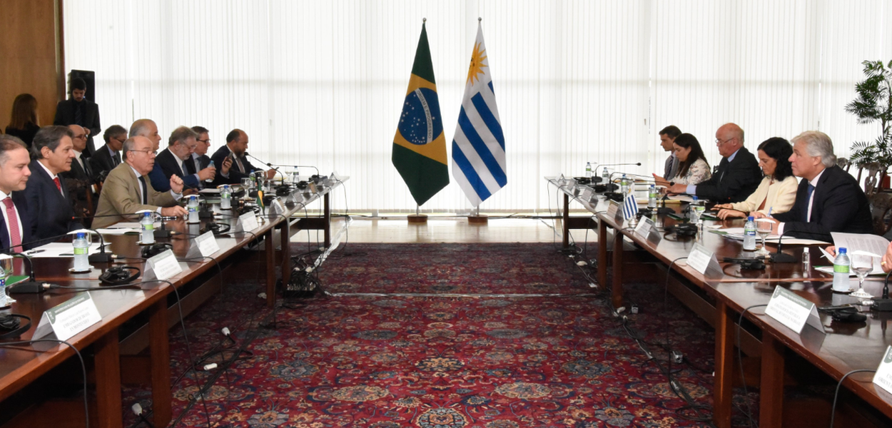 Reunião bilateral entre autoridades brasileiras e uruguaias em Brasília. 7/3/23