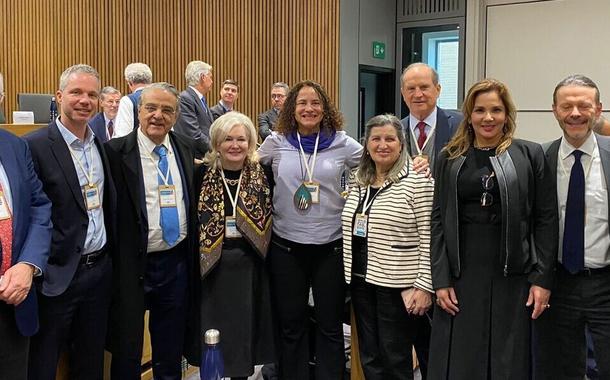 Robson Braga de Andrade, Luciana Santos e integrantes do novo Comitê Consultivo Internacional da MEI