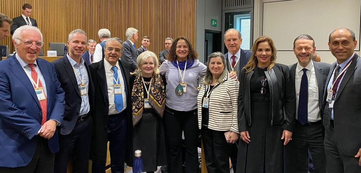 Robson Braga de Andrade, Luciana Santos e integrantes do novo Comitê Consultivo Internacional da MEI