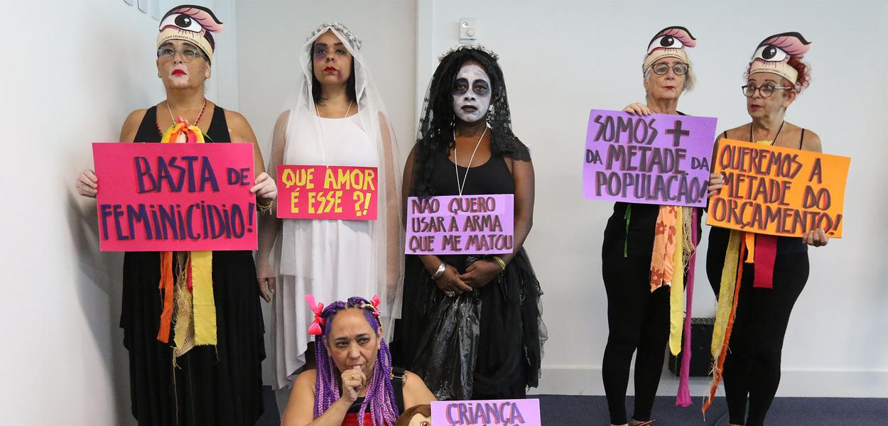 Comissão de Defesa dos Direitos da Mulher promove audiência pública sobre o tema "Os crescentes aumentos dos casos de feminicídio no estado do Rio de Janeiro", na Alerj, centro da cidade  - Rio de Janeiro (RJ), 07/03/2023