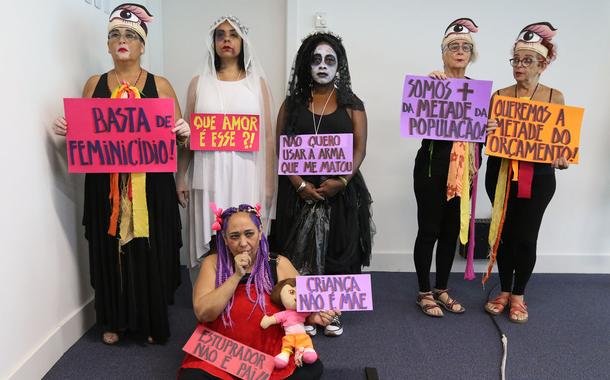 Comissão de Defesa dos Direitos da Mulher promove audiência pública sobre o tema "Os crescentes aumentos dos casos de feminicídio no estado do Rio de Janeiro", na Alerj, centro da cidade  - Rio de Janeiro (RJ), 07/03/2023