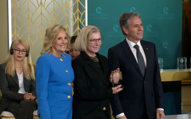 Jill Biden, Yuliya Paevskaya e Antony Blinken em cerimônia na Casa Branca