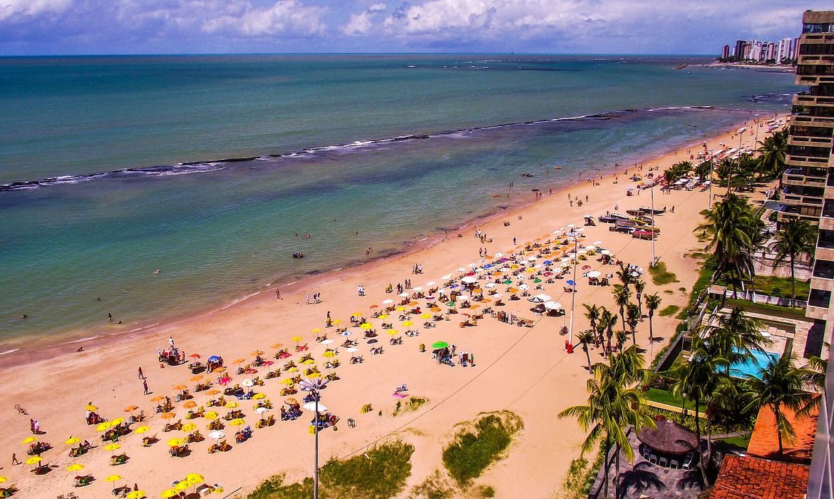 Praia em Pernambuco (Foto: Wikimedia / Divulgação) Praia em Pernambuco