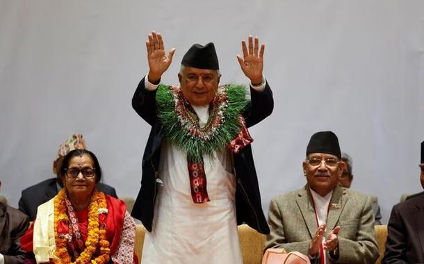 Ram Chandra Poudel (centro)