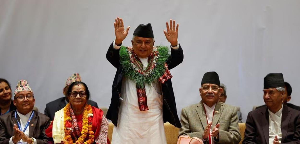 Ram Chandra Poudel (centro)