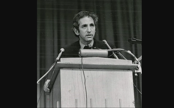 Daniel Ellsberg numa conferência de imprensa na cidade de Nova York em 1972.