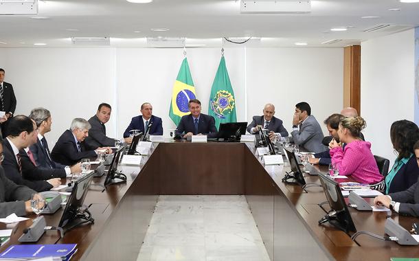 Bolsonaro em reunião com ministros