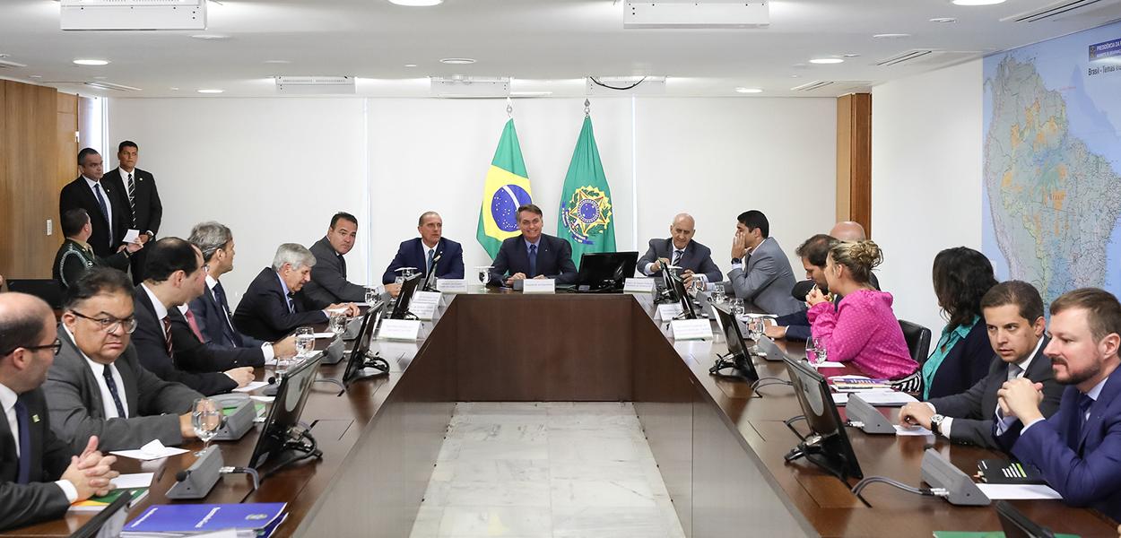 Bolsonaro em reunião com ministros