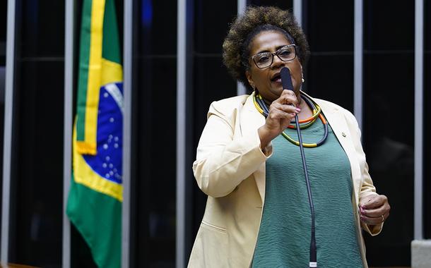 Deputada Reginete Bispo apresentou seu primeiro projeto de lei