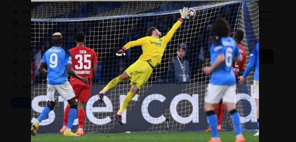 Napoli (azul) e Eintracht Frankfurt