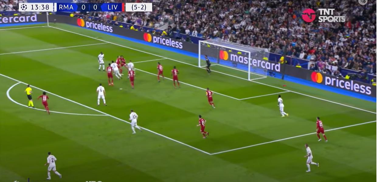 Duelo entre Real Madrid, da Espanha, e Liverpool, da Inglaterra