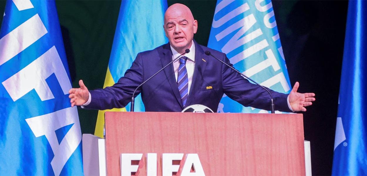 O presidente da FIFA, Gianni Infantino, discursa no 73º Congresso da FIFA na BK Arena em Kigali, Ruanda, em 16 de março de 2023.