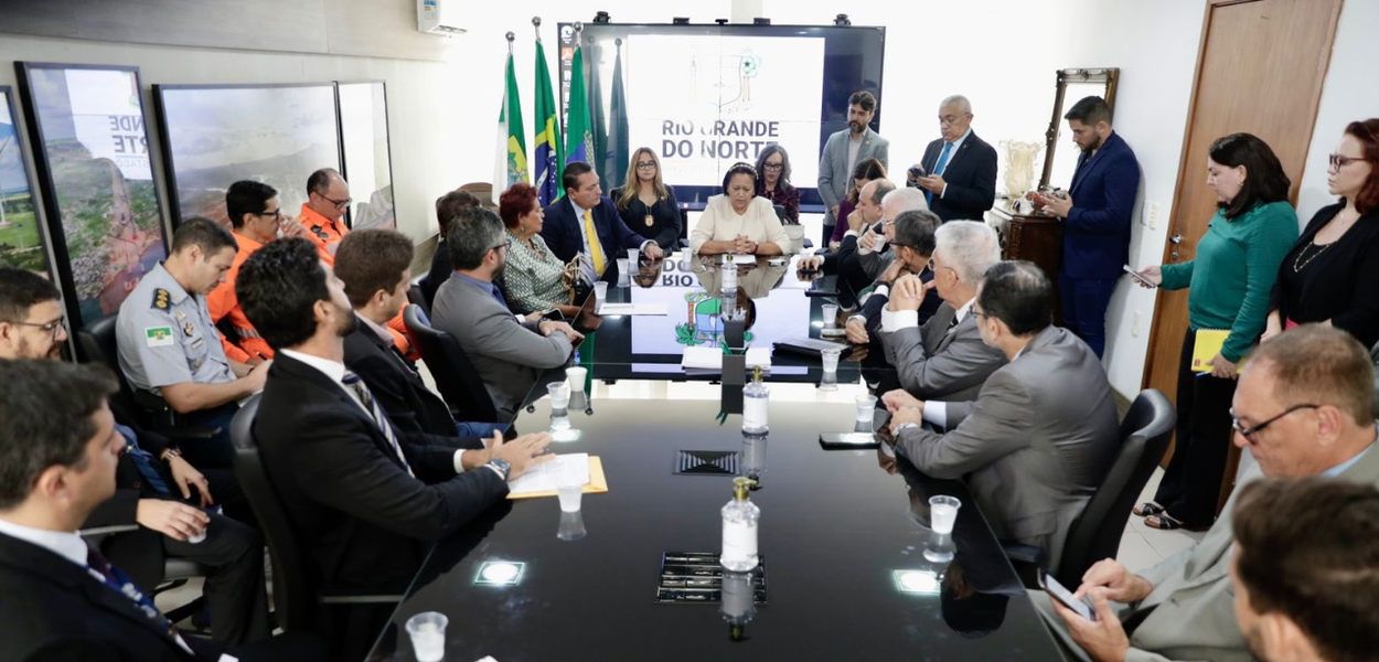 Governadora do Rio Grande do Norte, Fátima Bezerra, instala gabinete de crise (Foto: Sandro Menezes) Governadora do Rio Grande do Norte, Fátima Bezerra, instala gabinete de crise