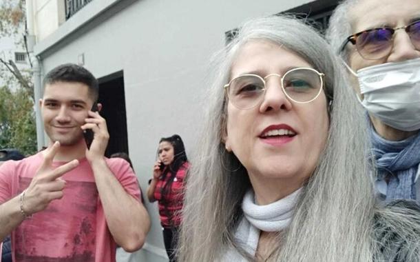 O socorrista franco-brasileiro Rodolphe Volte-Vieira (à esquerda) ao lado dos pais, Maria D'Austria Vieira e Abin Volte.