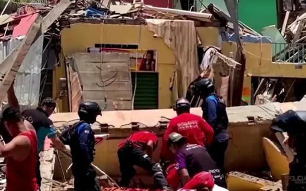 Equipes buscam sobreviventes após terremoto no Equador