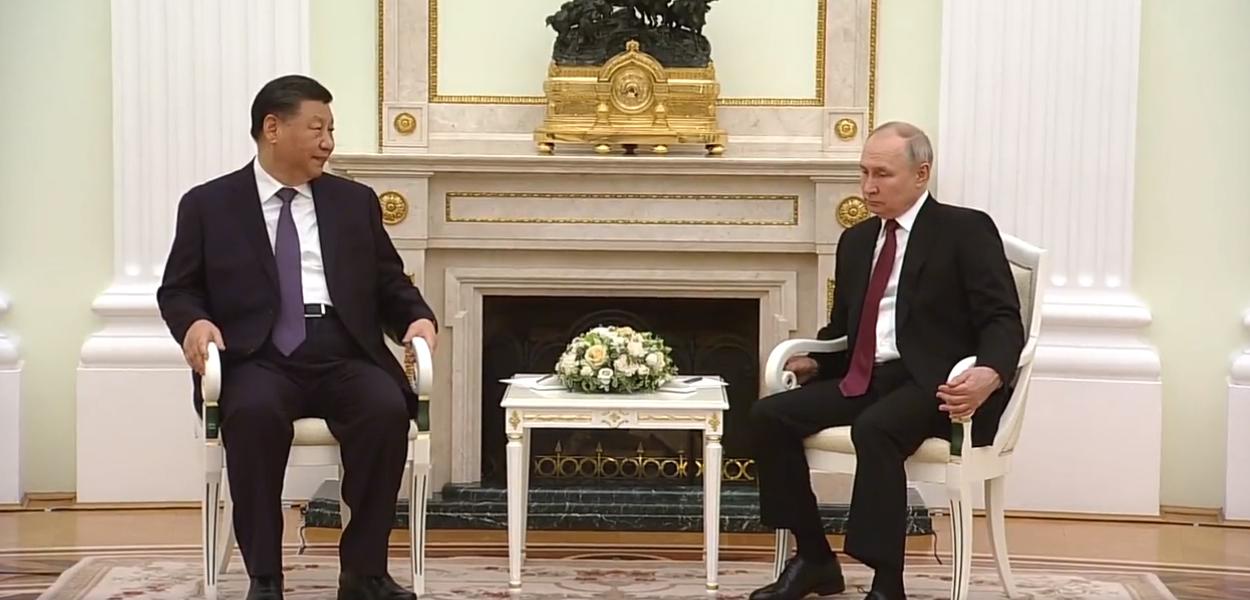 Xi Jinping e Vladimir Putin durante reunião em Moscou. 20/3/23