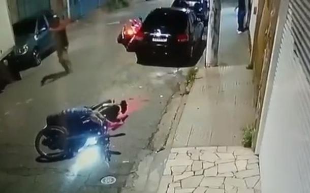 Moto de assaltantes em Itaquera, bairro da zona leste da cidade de São Paulo