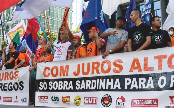 Centrais sindicais protestam em São Paulo contra taxa básica de juros no Brasil - 21.03.23