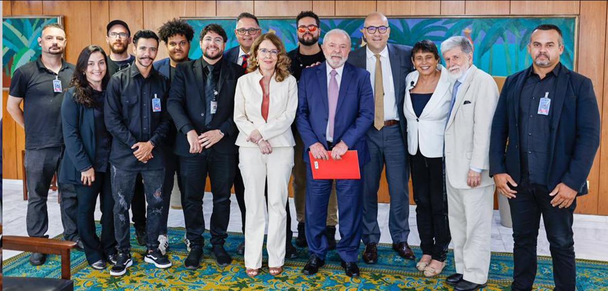 Equipe da TV 247 na entrevista com o presidente Lula - 21.02.2023