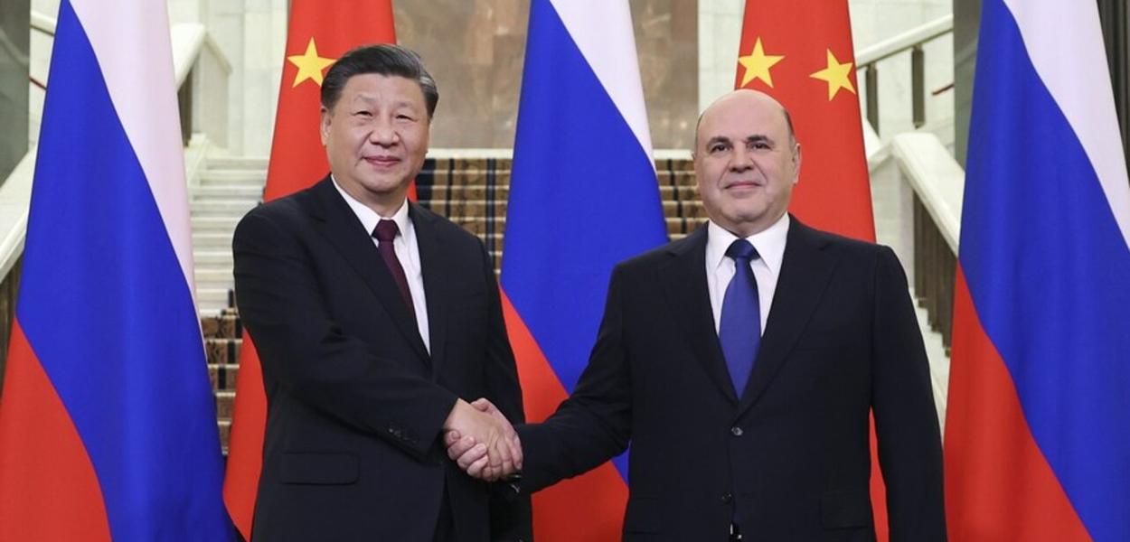O presidente chinês, Xi Jinping, e o primeiro-ministro russo, Mikhail Mishustin