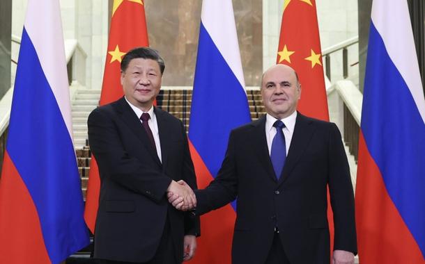 O presidente chinês, Xi Jinping, e o primeiro-ministro russo, Mikhail Mishustin