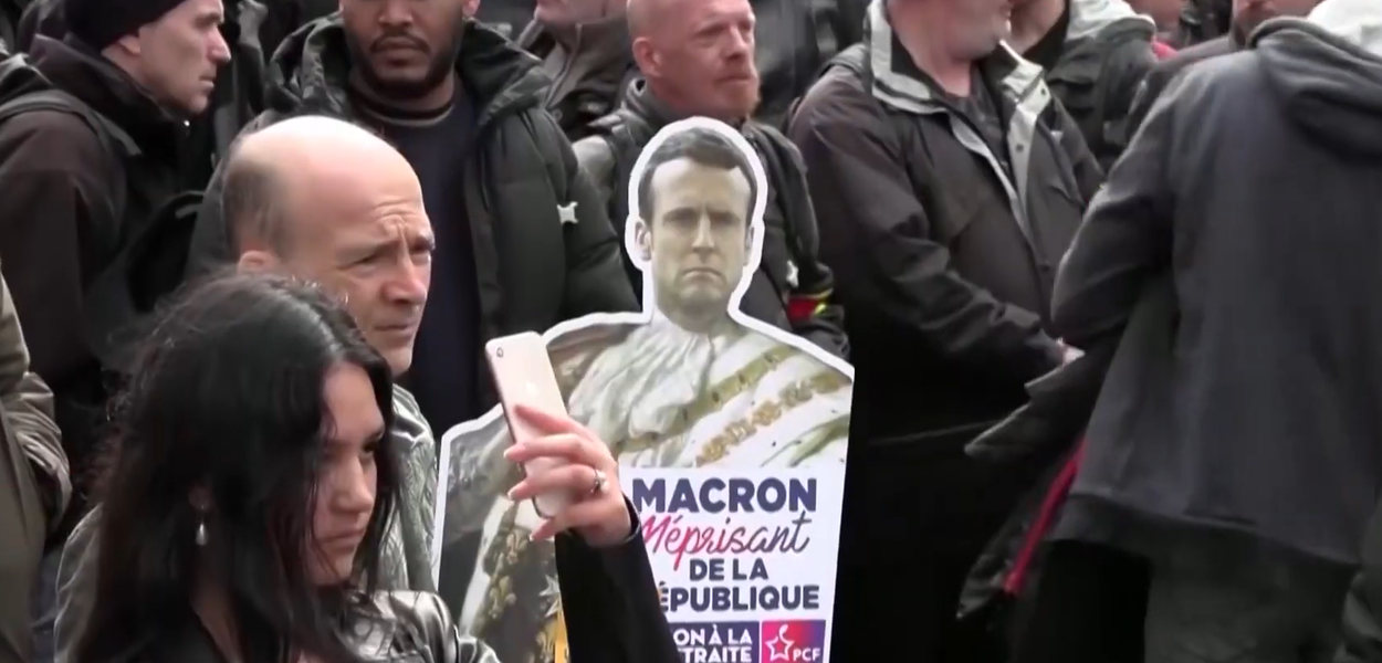 Franceses protestam contra reforma da Previdência