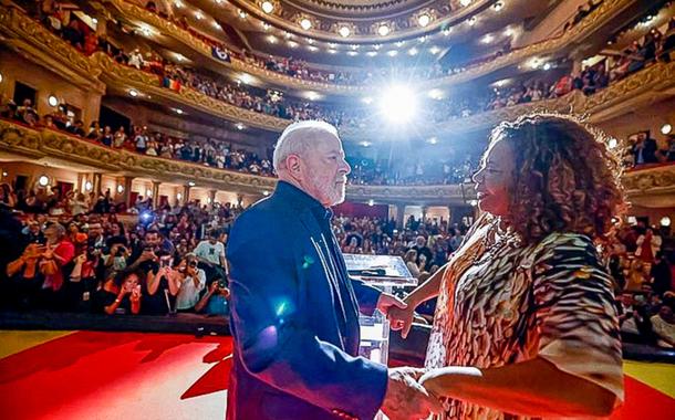 Lula e a ministra da Cultura Margareth Menezes em ato no Theatro Municipal do Rio