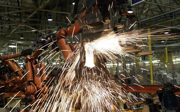Robô em fábrica em Camaçari, na Bahia