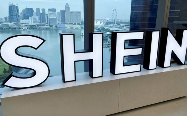 Um logotipo da Shein é retratado no escritório da empresa no distrito comercial central de Cingapura, em 18 de outubro de 2022.