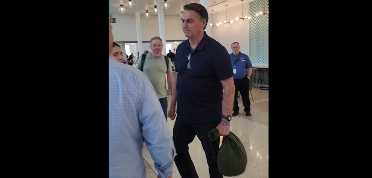 Jair Bolsonaro no aeroporto de Miami (EUA)