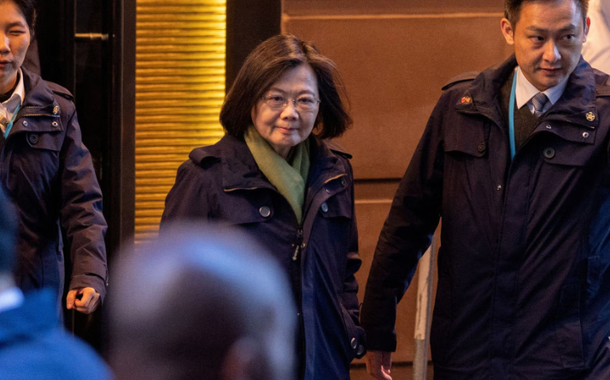 A presidente de Taiwan, Tsai Ing-wen, deixa o Lotte Hotel em Manhattan, na cidade de Nova York, Nova York, EUA, em 30 de março de 2023.